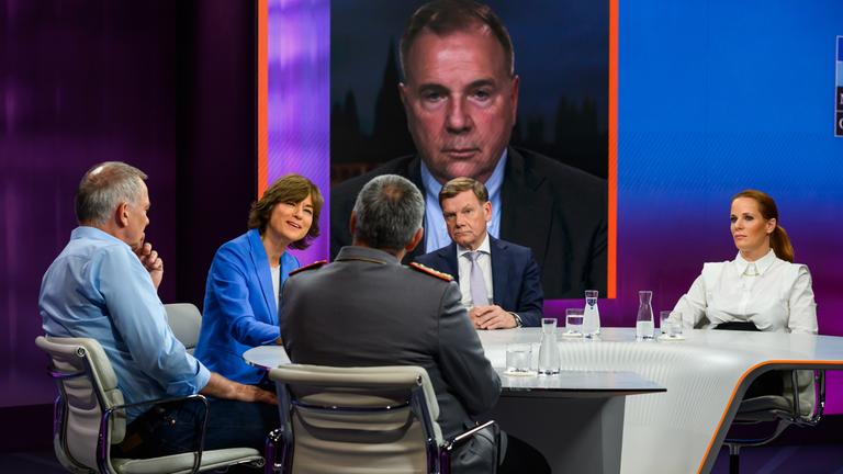 von links.: Alfons Mais, Jan van Aken, Maybrit Illner, Johann Wadephul, Florence GaubSchalte: Ben Hodges