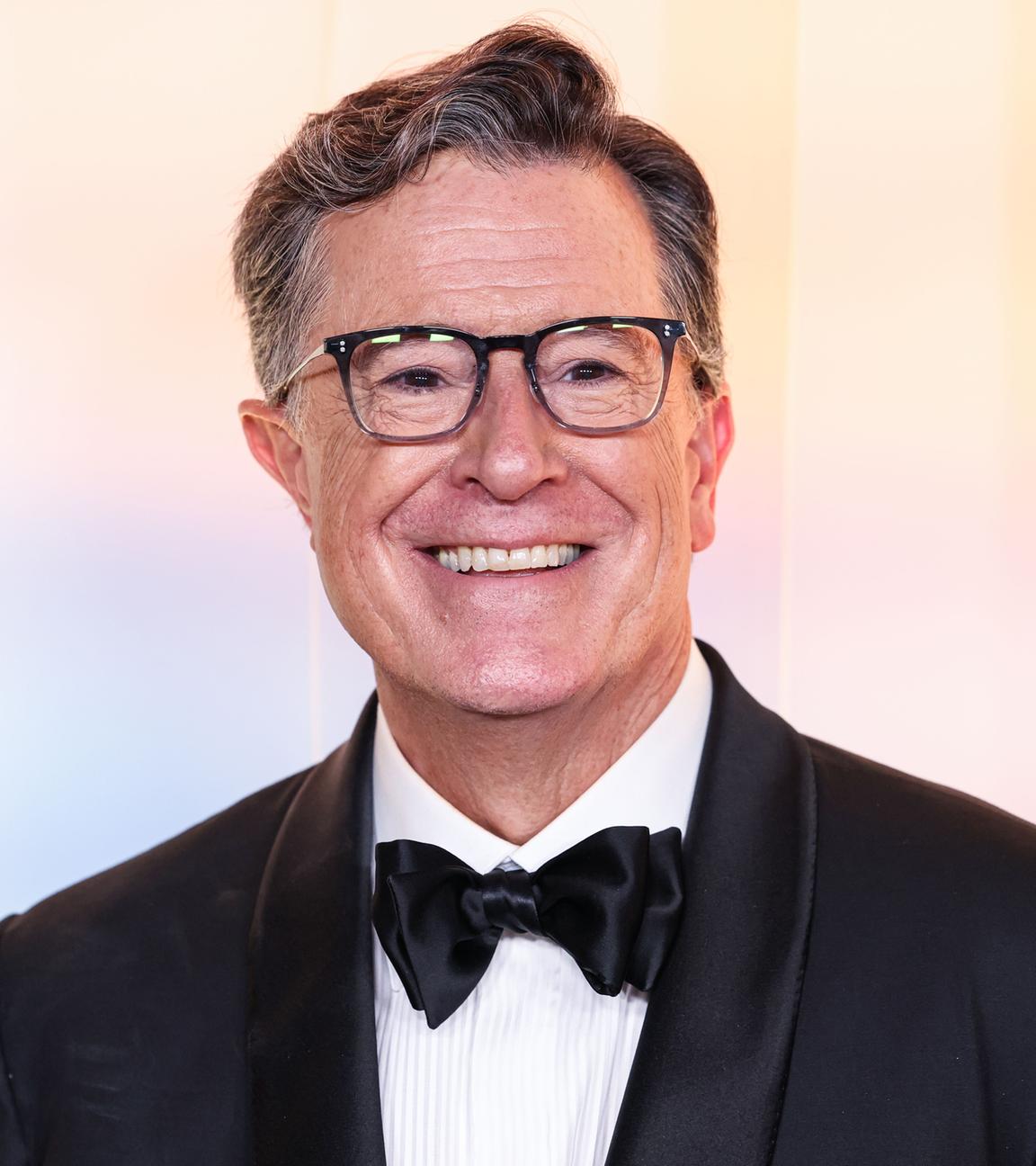 Stephen Colbert bei einer Party: Er grinst fürdie Fotografen.