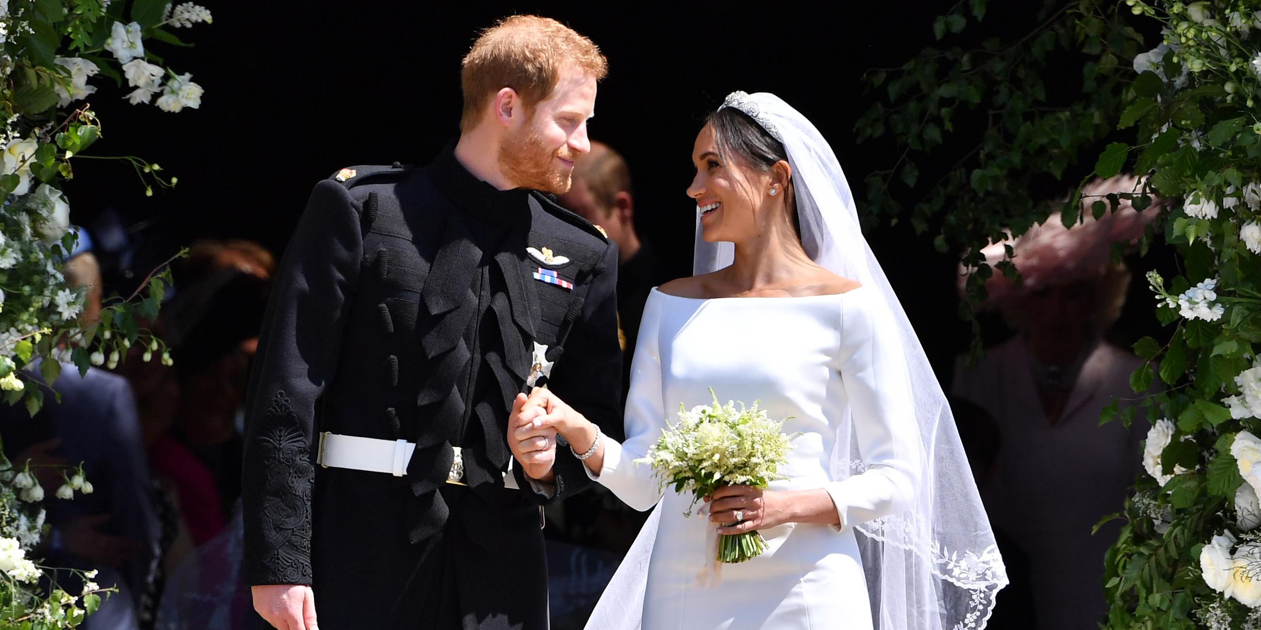 of prince harry and "Royale Ehefrauen: Von der Bürde, eine Windsor zu sein":meghan markle leaving st. george's chapel in windsor castle after their wedding.