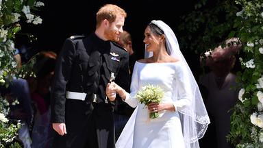 "Royale Ehefrauen: Von der Bürde, eine Windsor zu sein": Prinz Harry und Meghan verlassen die St. George's Chapel im Windsor Castle nach ihrer Trauung.