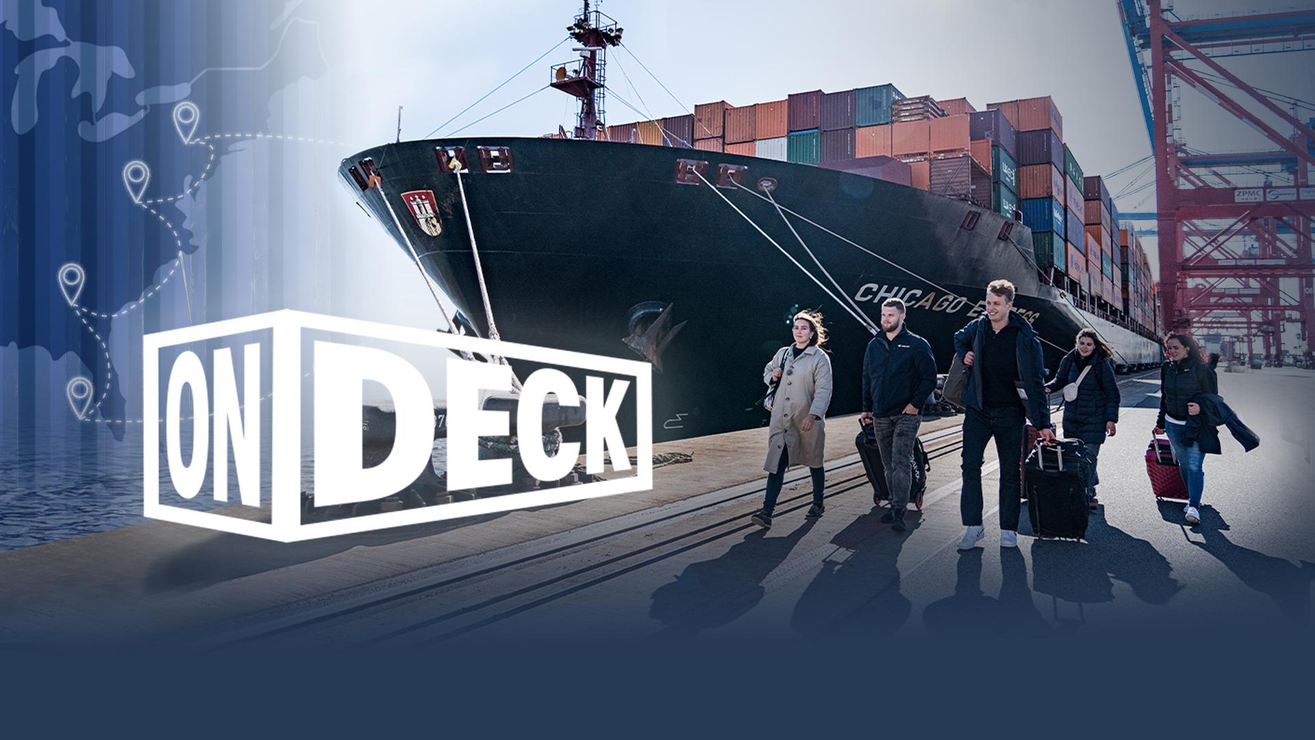 Hafen - Vor dem Containerschiff läuft eine Gruppe Menschen