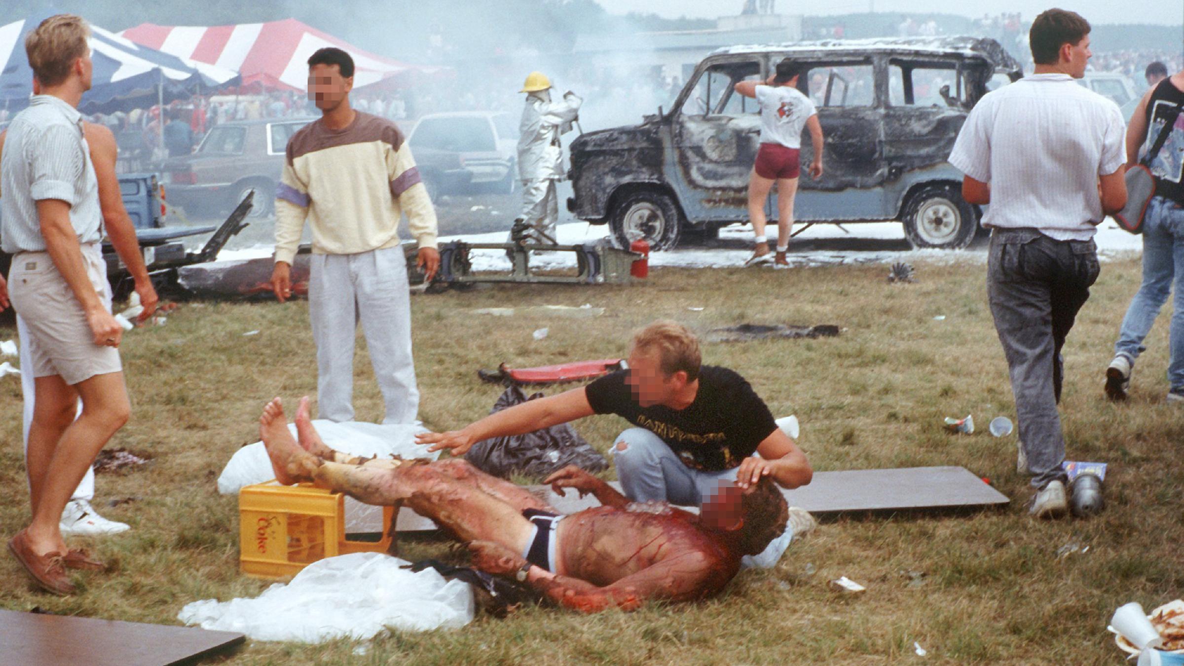 verletzter mann nach flugzeugunglueck in ramstein