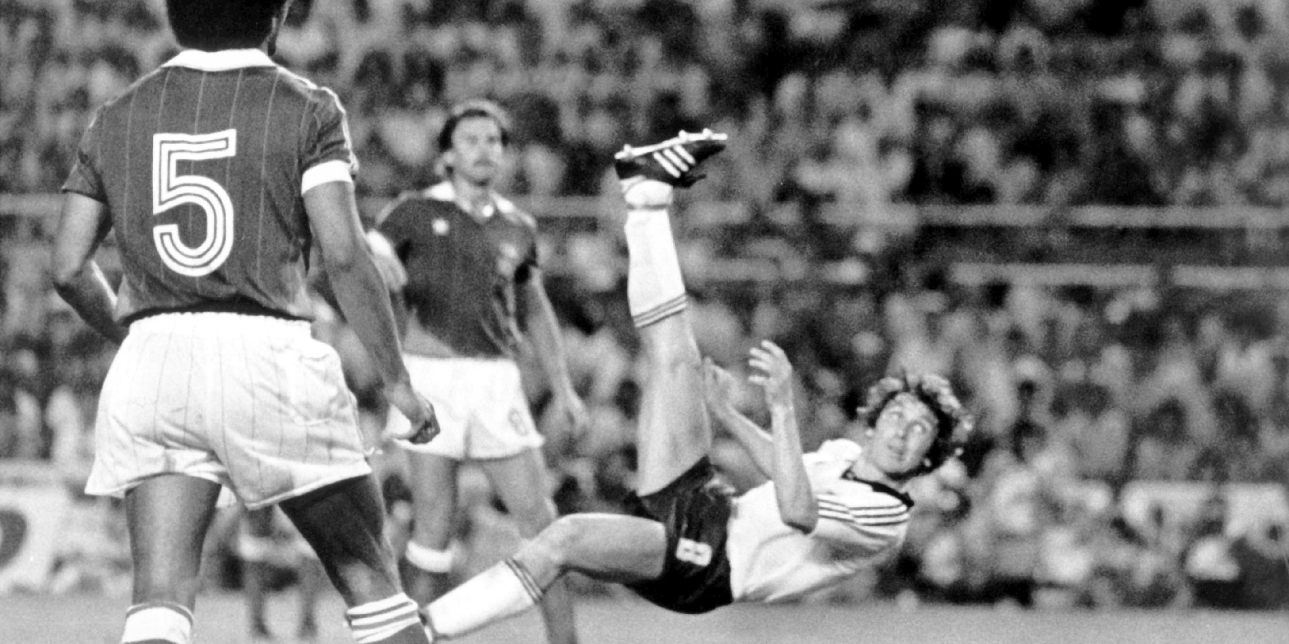 1982: Klaus Fischer mit Fallrückzieher