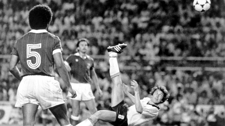 1982: Klaus Fischer mit Fallrückzieher