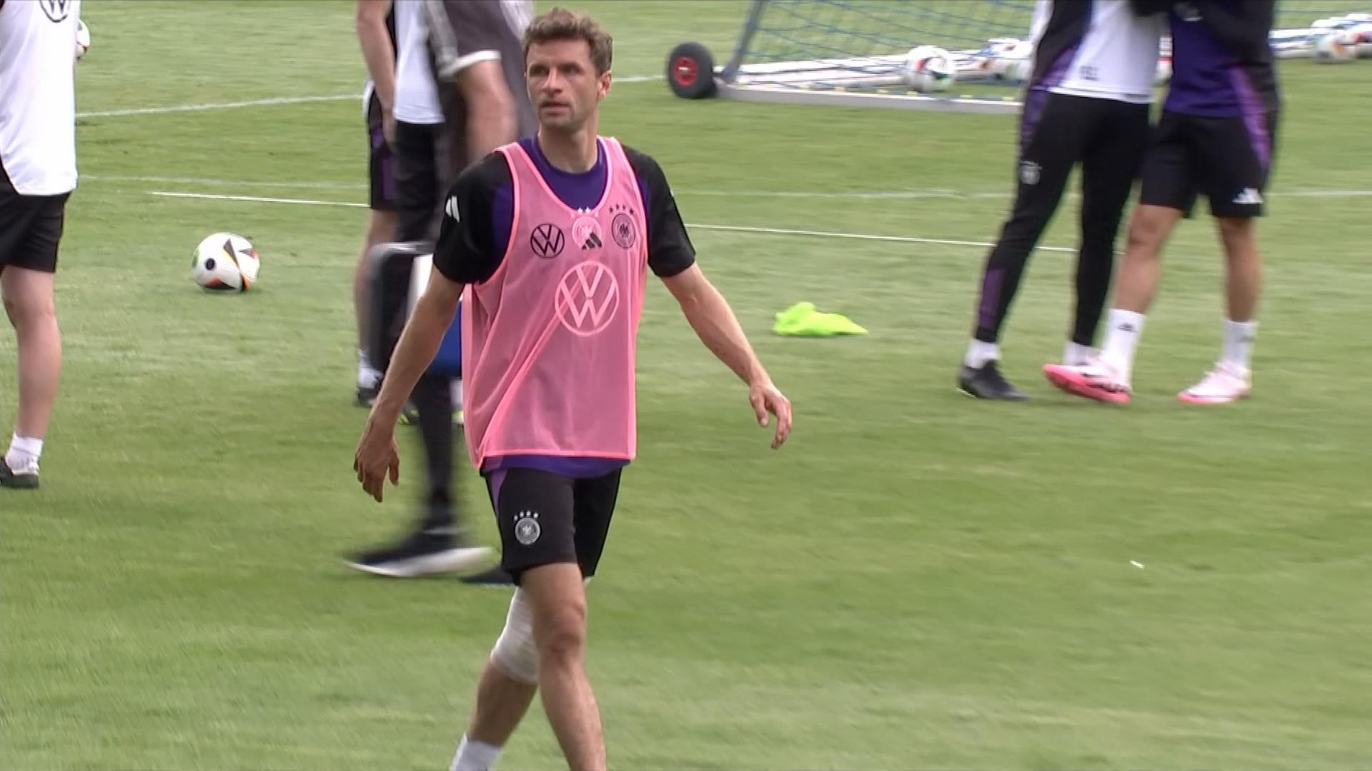 Nationalmannschaft trainiert vor Fans