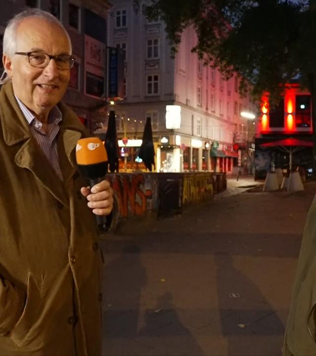 ZDF-Reporter Ralf Zimmermann von Siefart mit der Quartiersmanagerin Julia Staron