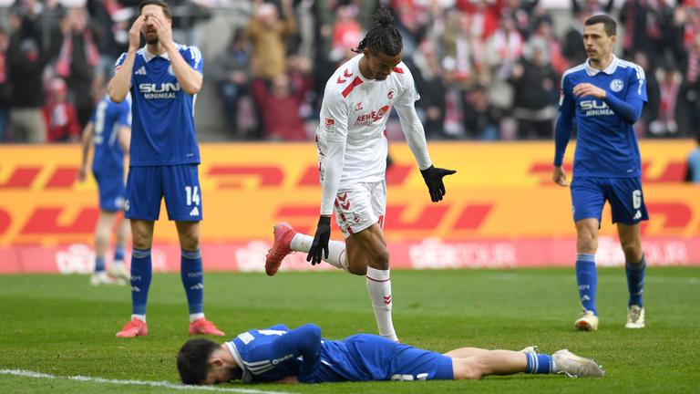 Damion Downs (1. FC Koeln) jubelt nach seinem Treffer zum 1:0 waehrend des Spiels der 2. Bundesliga.
