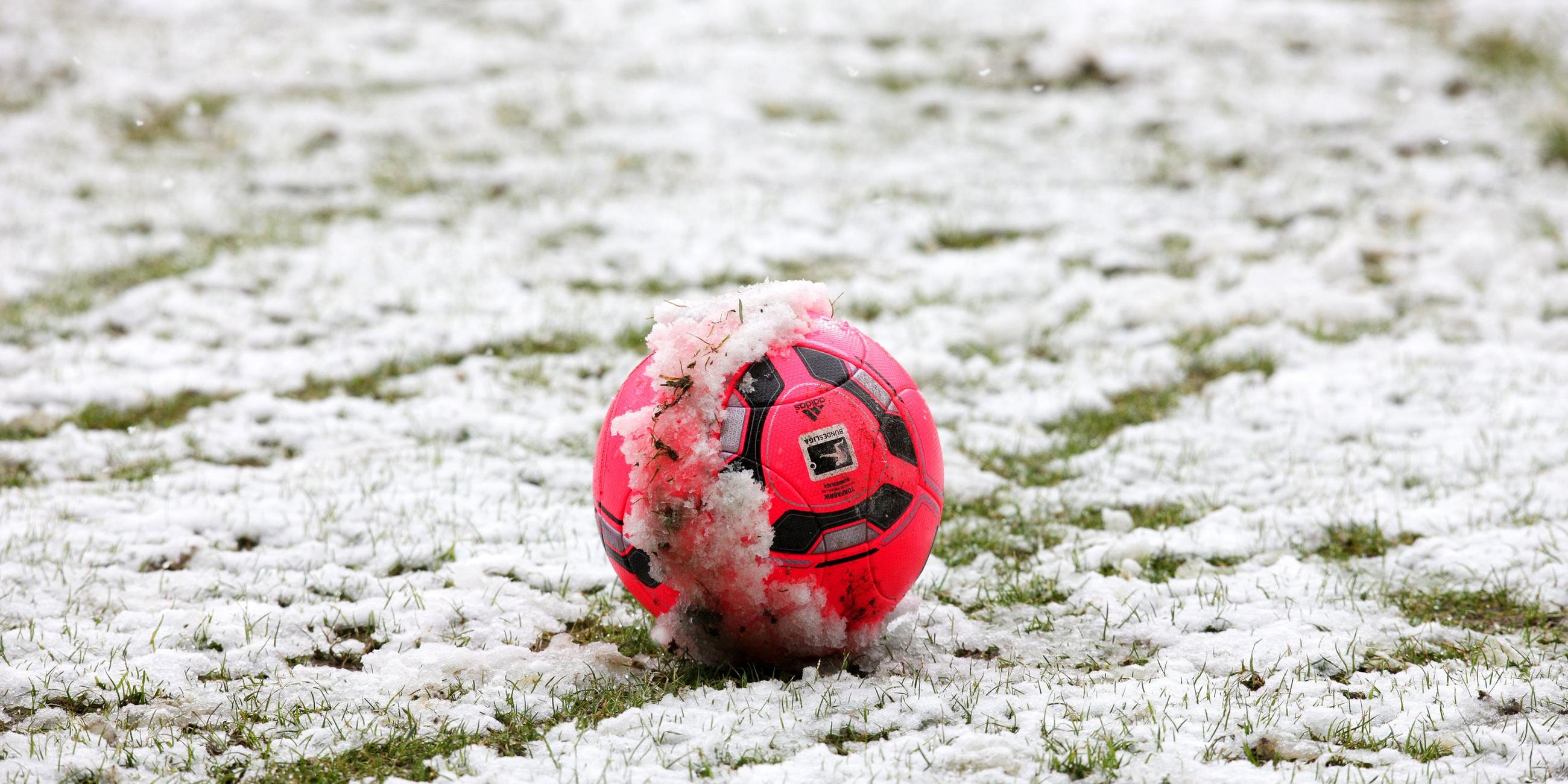 Fußball im Schnee