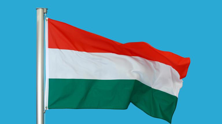 Ungarns Fahne weht im Wind