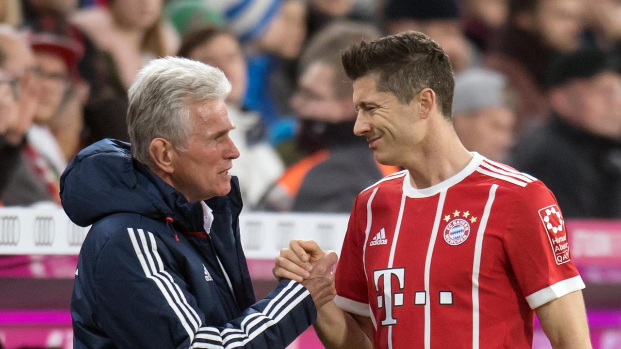 Jupp Heynckes in vertrauter Manier mit Robert Lewandowski