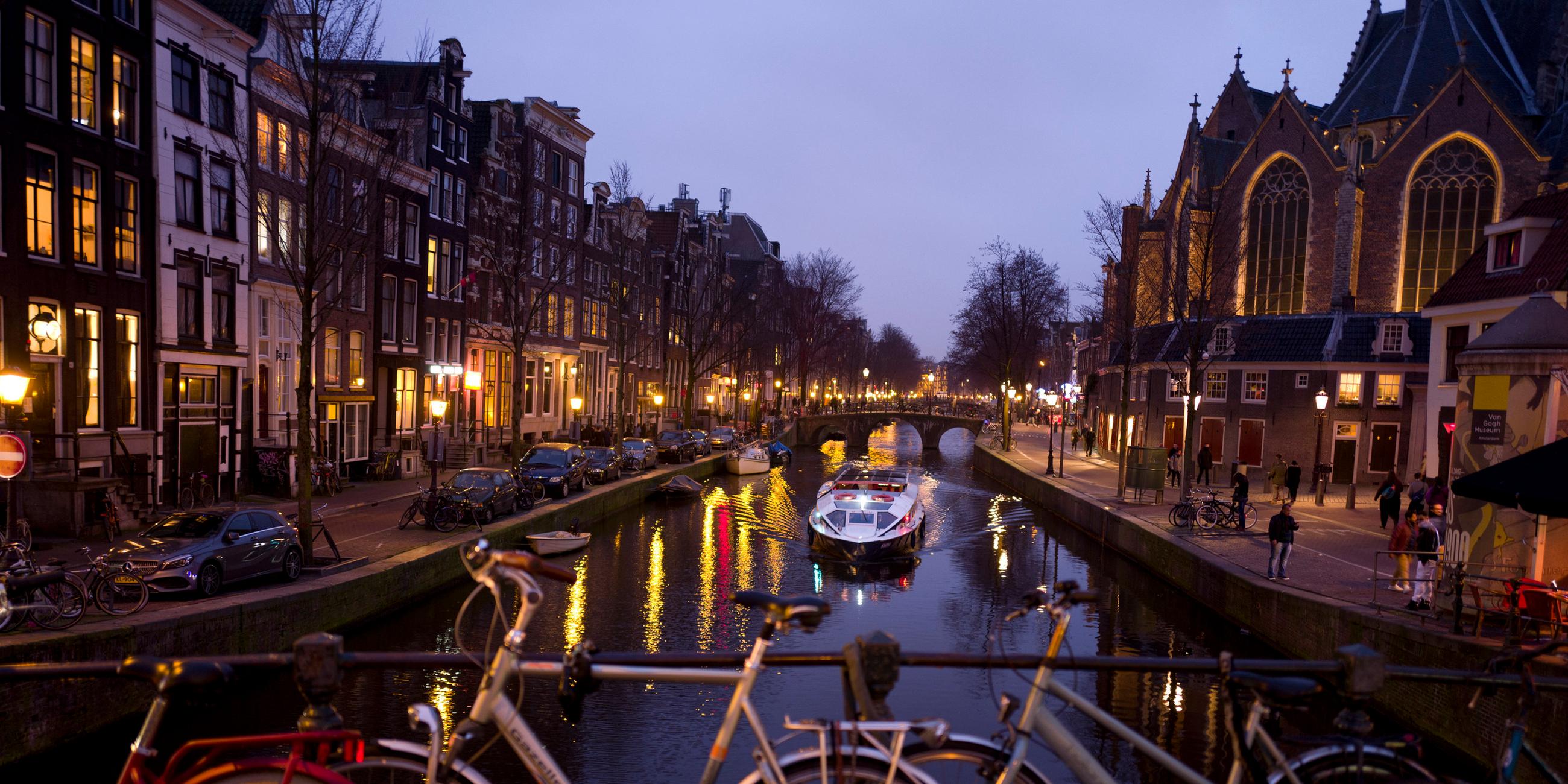 Brücke in Amsterdam mit Fahrrädern
