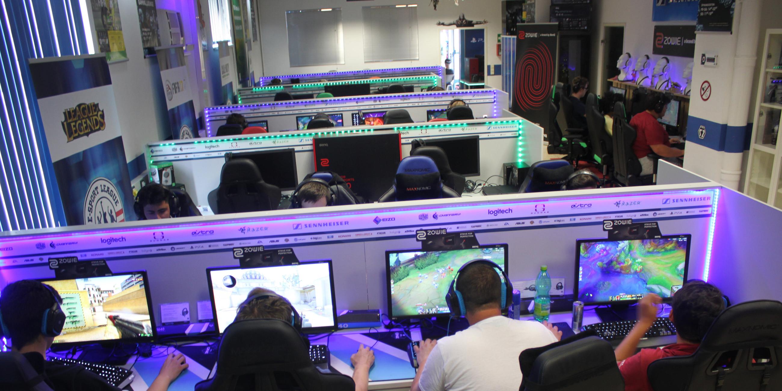 Computerspieler beim Zocken.