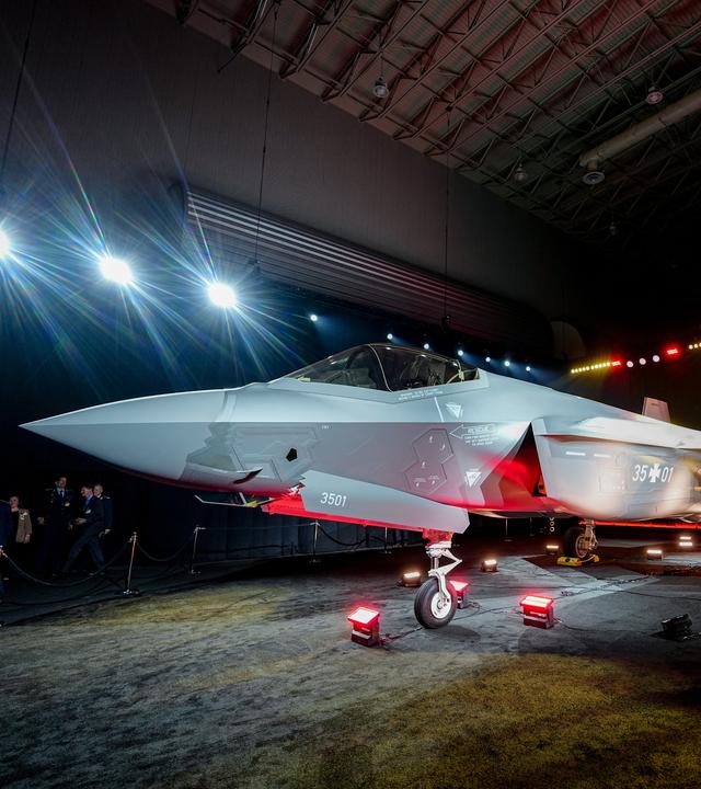 18.09.2026, USA, Fort Worth: Das Kampfflugzeug vom Typ F-35A wird bei einer Zeremonie auf dem Werksgelände des US-Unternehmens Lockheed Martin an die Deutsche Luftwaffe übergeben. Deutschland hat 35 Stück der Tarnkappenjets bestellt, die als eines der modernsten Kampfflugzeuge der Welt gelten.