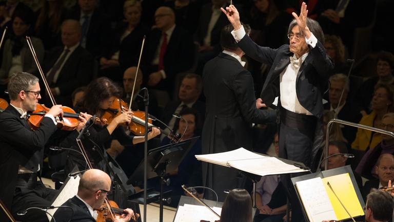 Kent Nagano dirigiert