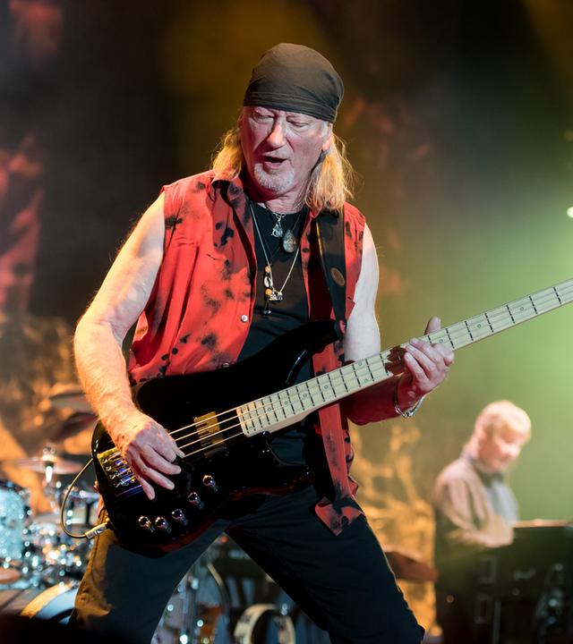 Bassist Roger Glover von der britischen Band deep purple steht am 19.05.2017 in der Olympiahalle in München.