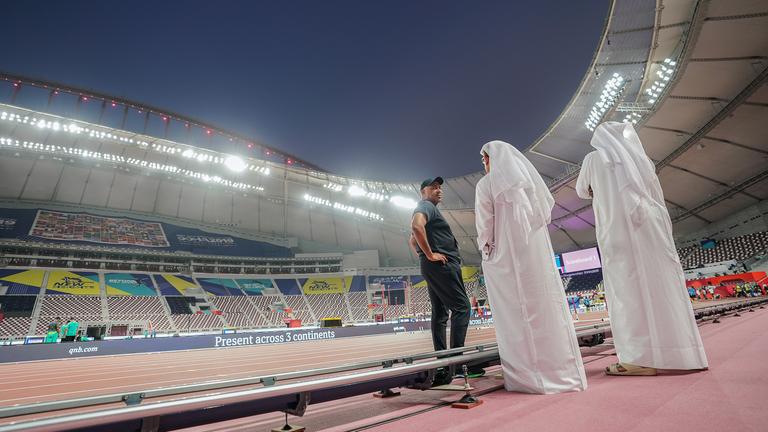 Am Freitag beginnt die Leichtathletik-WM im Wüsten-Scheichtum Doha. Einige befürchten, dass es bei der Wahl des Standorts mehr um Geld und Einfluss als um den Sport geht.