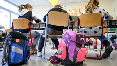 Kinder in einer Grundschule