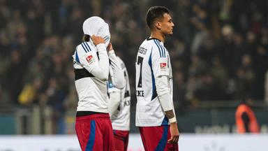 Otto Emerson Stange und Davie Selke vom Hamburger SV nach der Niederlagel gegen Eintracht Braunschweig.