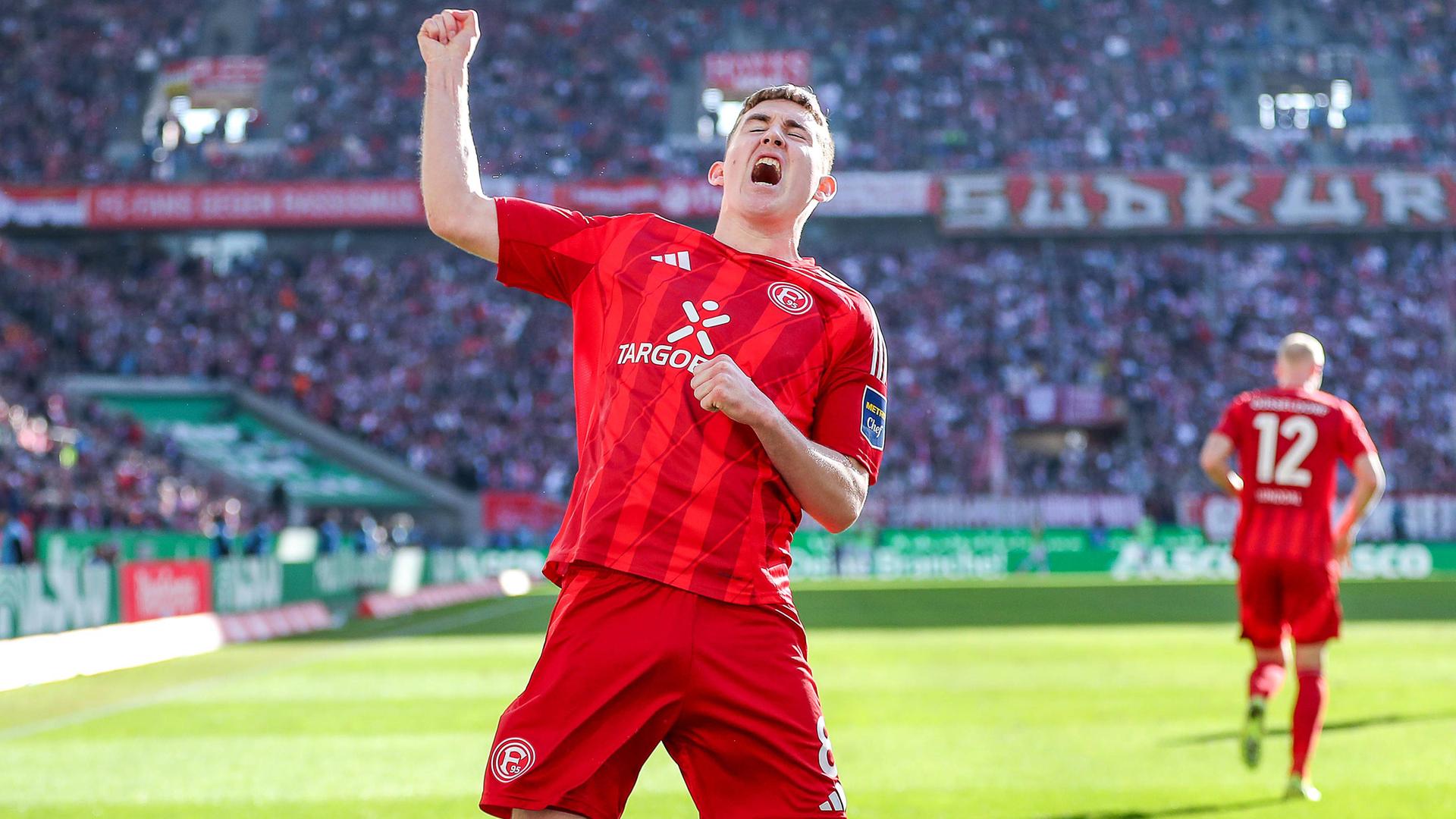 Düsseldorfs Isak Johannesson bejubelt seinen Ausgleichstreffer gegen Köln.