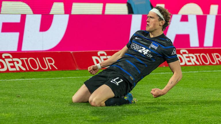Fabian Reese vom Hertha BSC jubelt nach seinem Tor zum 1:0 gegen Köln.