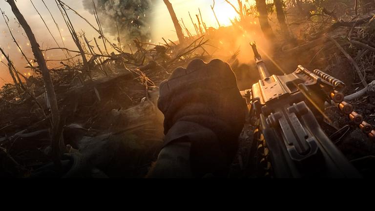 Kriegsgeschehen aus der Perspektive eines Soldaten im Waldgebiet