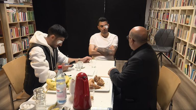 Erfan und Milad protestieren gegen das Regime im Iran.