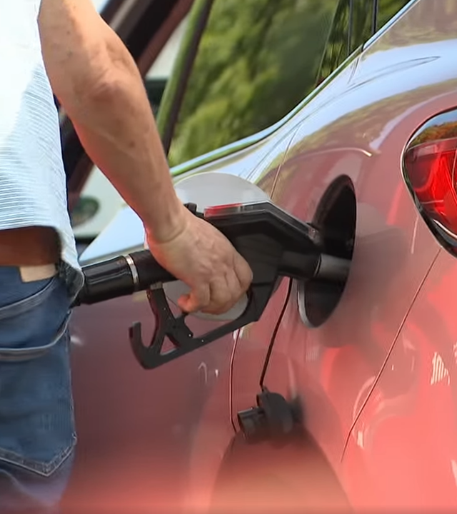Wer hierzulande tankt, der zahlt mit jedem Liter auch für Klimaschutzprojekte, auch in China. Doch wie ZDF-Recherchen zeigen, wird bei diesen Projekten mutmaßlich getrickst.