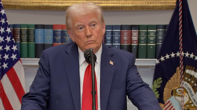 Trump löst seine Wahlversprechen schnell ein: verurteilte Kapitolstürmer werden begnadigt, Tausende an der Grenze zu Mexiko abgewiesen, das Staatsbürgerschaftsrecht verschärft.  