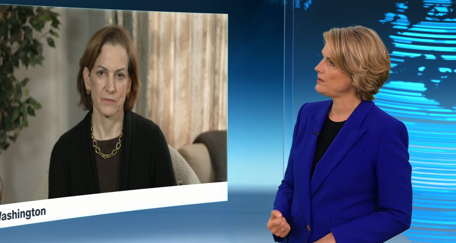 Die USA seien zwar "immer noch eine Demokratie", aber Trump und sein Team würden versuchen, die Regeln des politischen Systems zu ändern, sagt die Historikerin Anne Applebaum.