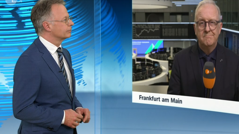 Wirtschaftsgespräch zwischen dem Moderator Heinz Wolf und dem Wirtschaftsexperten Frank Bethmann