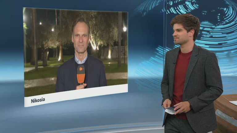 Schaltgespräch zwischen dem Moderator Christoph Wiesel Lance und dem Korrespondenten Wulf Schmiese