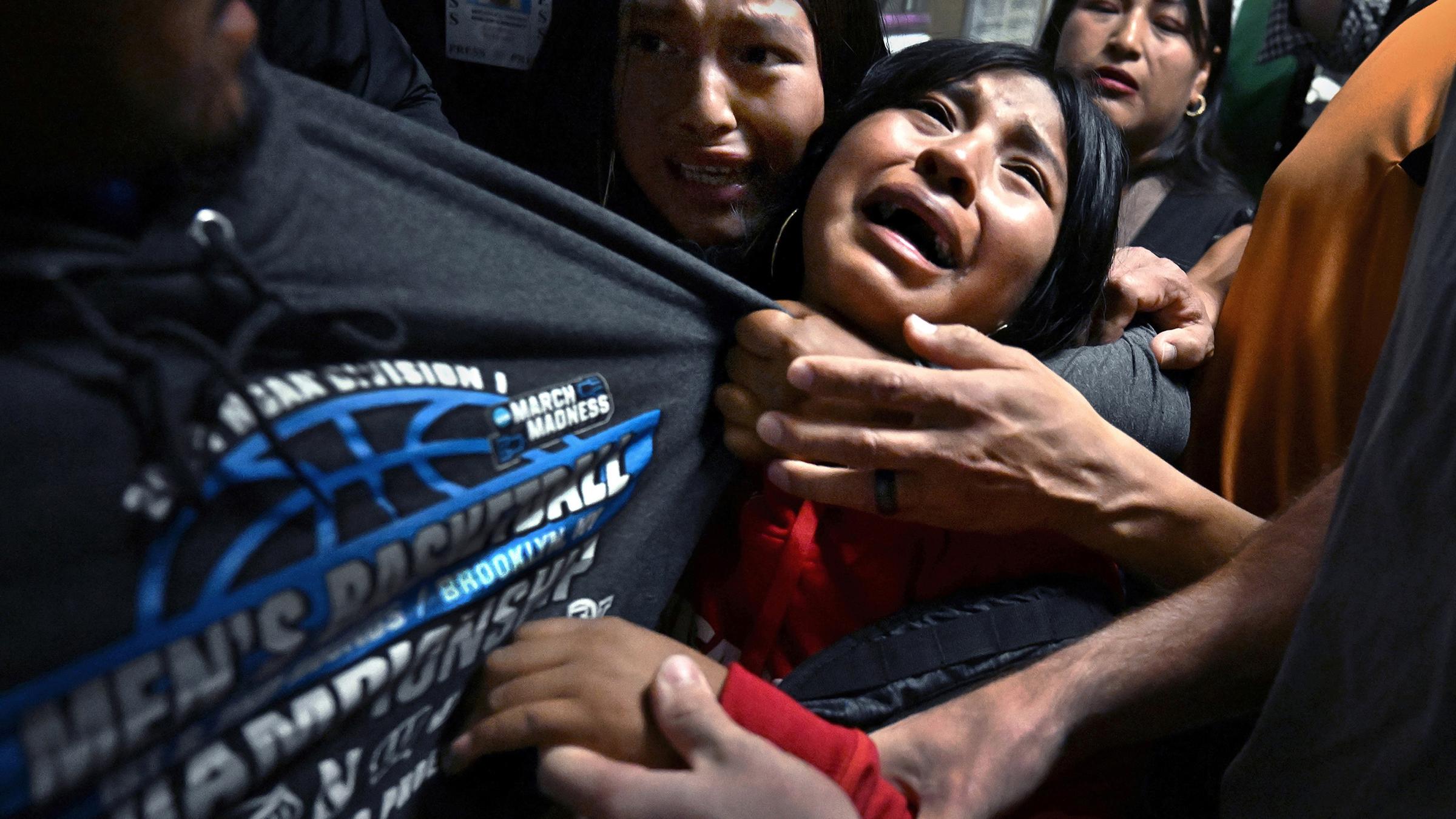 Separated by ICE von Carol Guzy, United States, ZUMA Press, iWitness, for Miami Herald