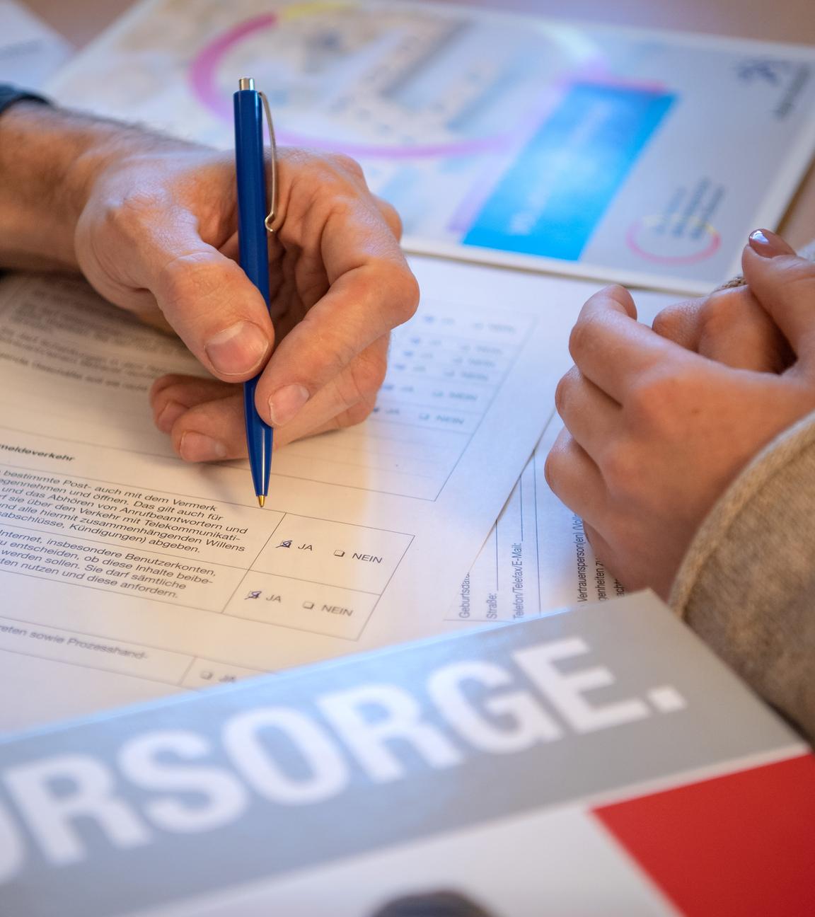 Person wird zum Thema Betreuungsverfügung beraten