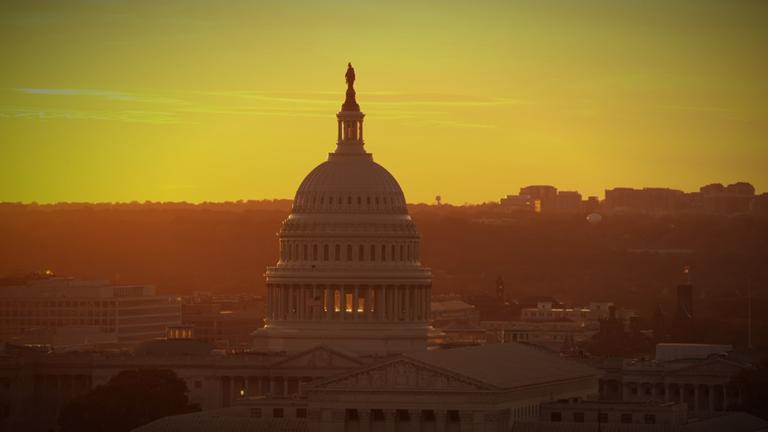 Skyline Washington im Sonnenuntergang mit der Spitze des US-Kongressgebäudes