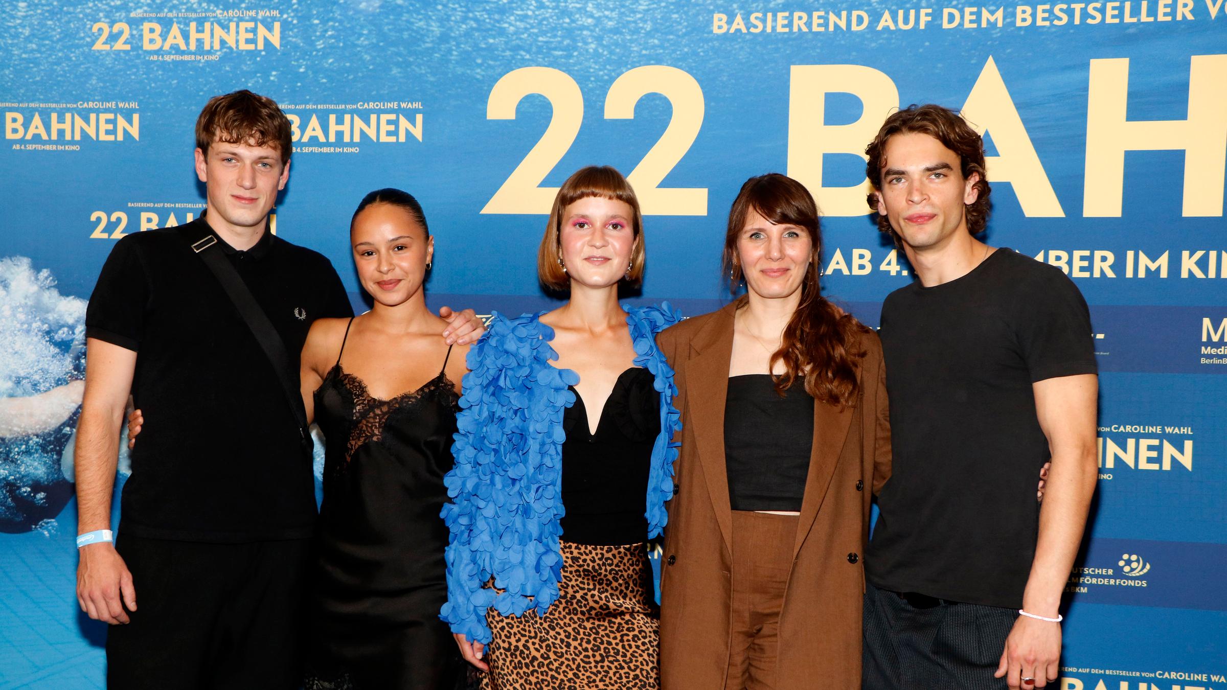 Caroline Wahl mit Kosmas Schmidt, Zoe Fürmann, Mia Maariel Meyer und Luis Pintsch 