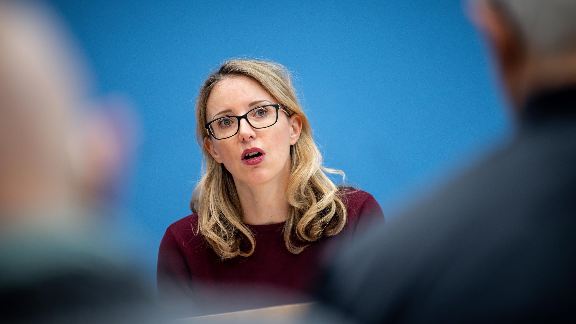 28.11.2022, Berlin: Die Vorsitzende des Ethikrats Alena Buyx stellt die Empfehlungen zur psychischen Gesundheit in der Pandemie vor