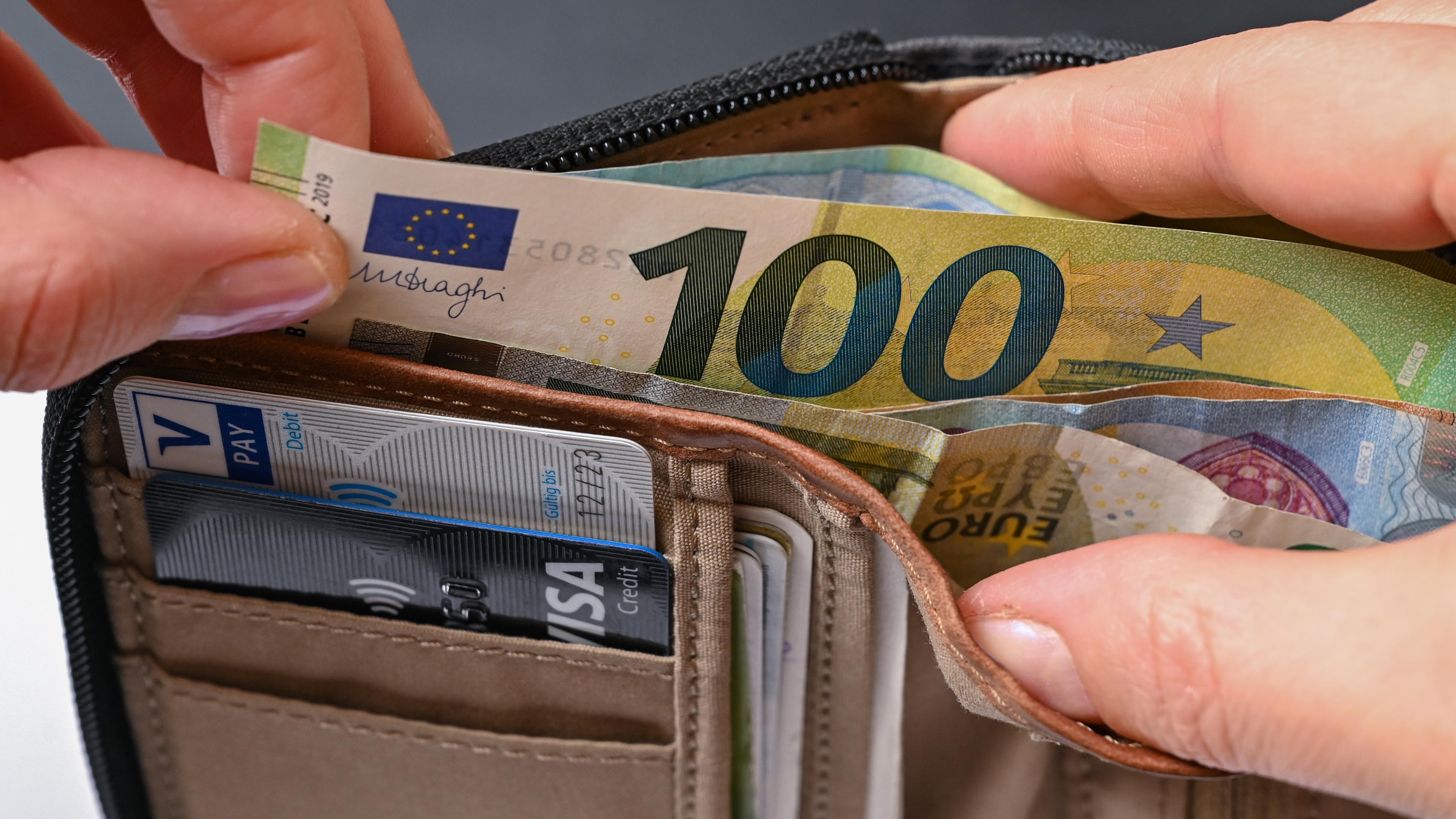 Eurobanknoten in einem Portemonnaie
