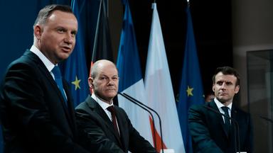 Berlin, Deutschland, 08.02.2022: Duda, Macron und Scholz geben in Berlin eine gemeinsame Pressekonferenz.