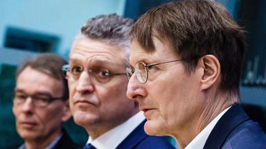 Berlin, Deutschland, 08.02.2022: Lauterbach, Wieler und Apweiler sprechen auf der wöchentlichen BPK des Gesundheitsministers