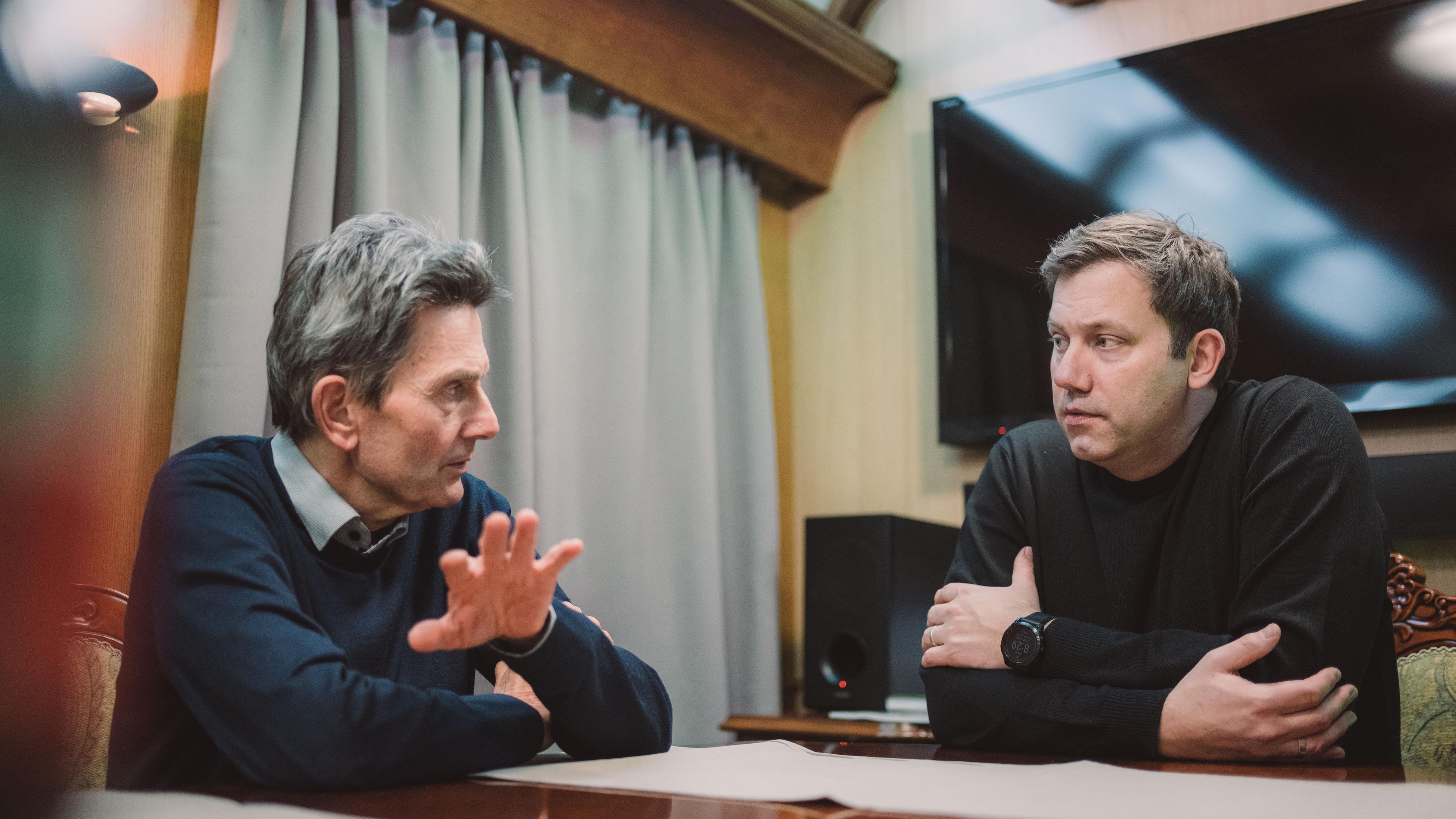 Die SPD-Spize, Lars Klingbeil und Rolf Mützenich, sitzen in einem Sonderzug nach Kiew. 06.03.2023. Kiew