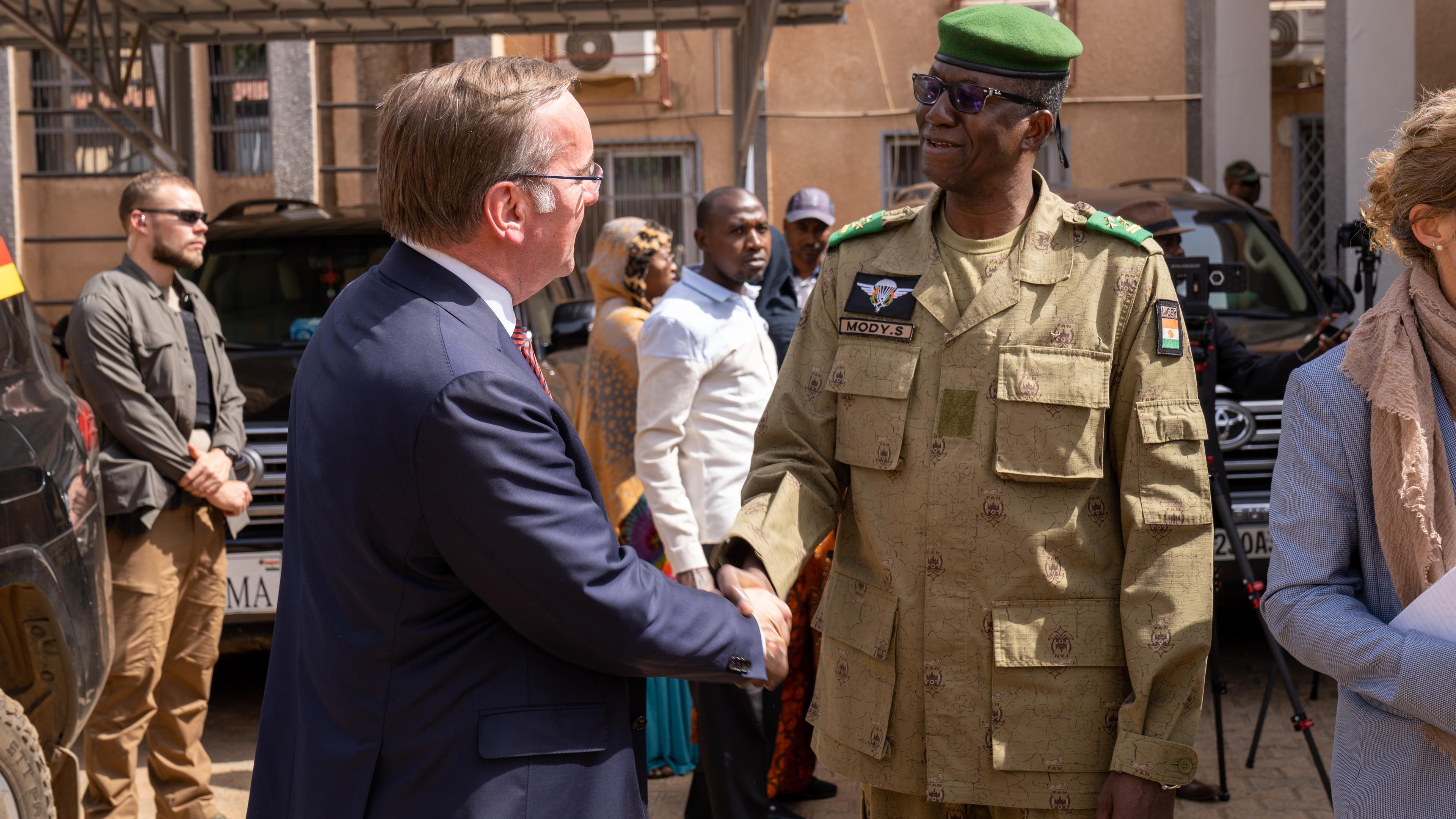 Bundesverteidigungsminister besucht Niger