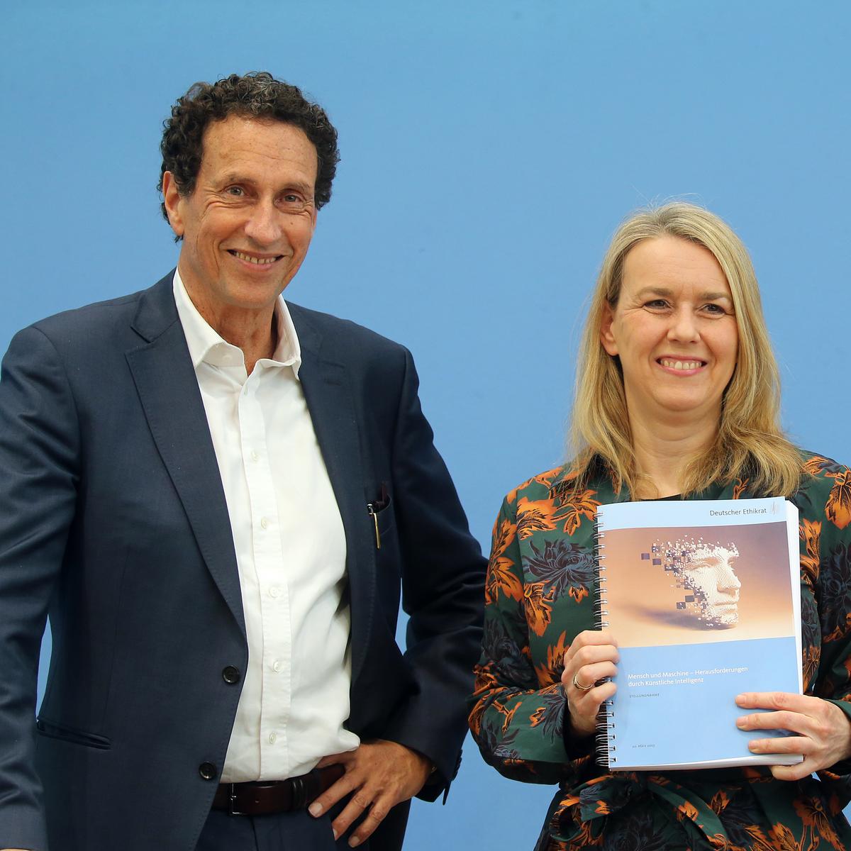 wie bekommt man den kleber von knstlichen fingerngeln ab Tipkleber fr Nageldesign