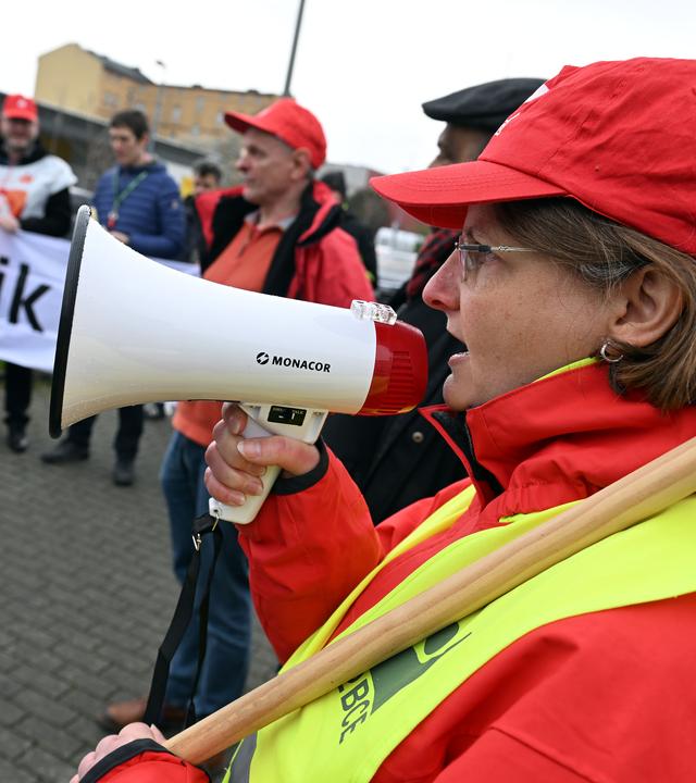 Potsdam, 20.04.2023: Gewerkschaften streiken zu weiteren Tarifverhandlungen.