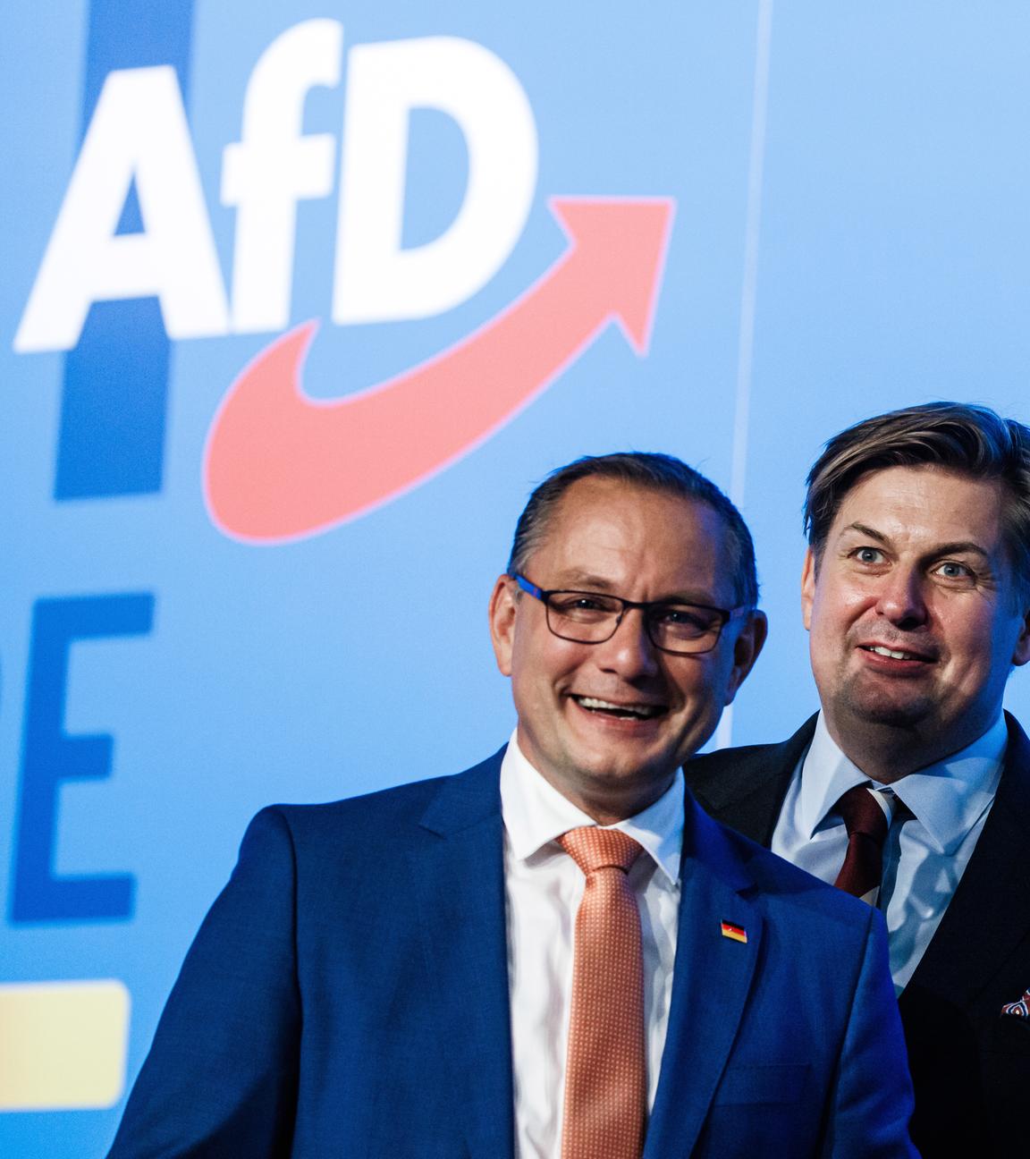 28.07.23., Magdeburg: Tino Chrupalla, Alice Weidel und Maximilian Krah stehen vor einem AfD-Poster.