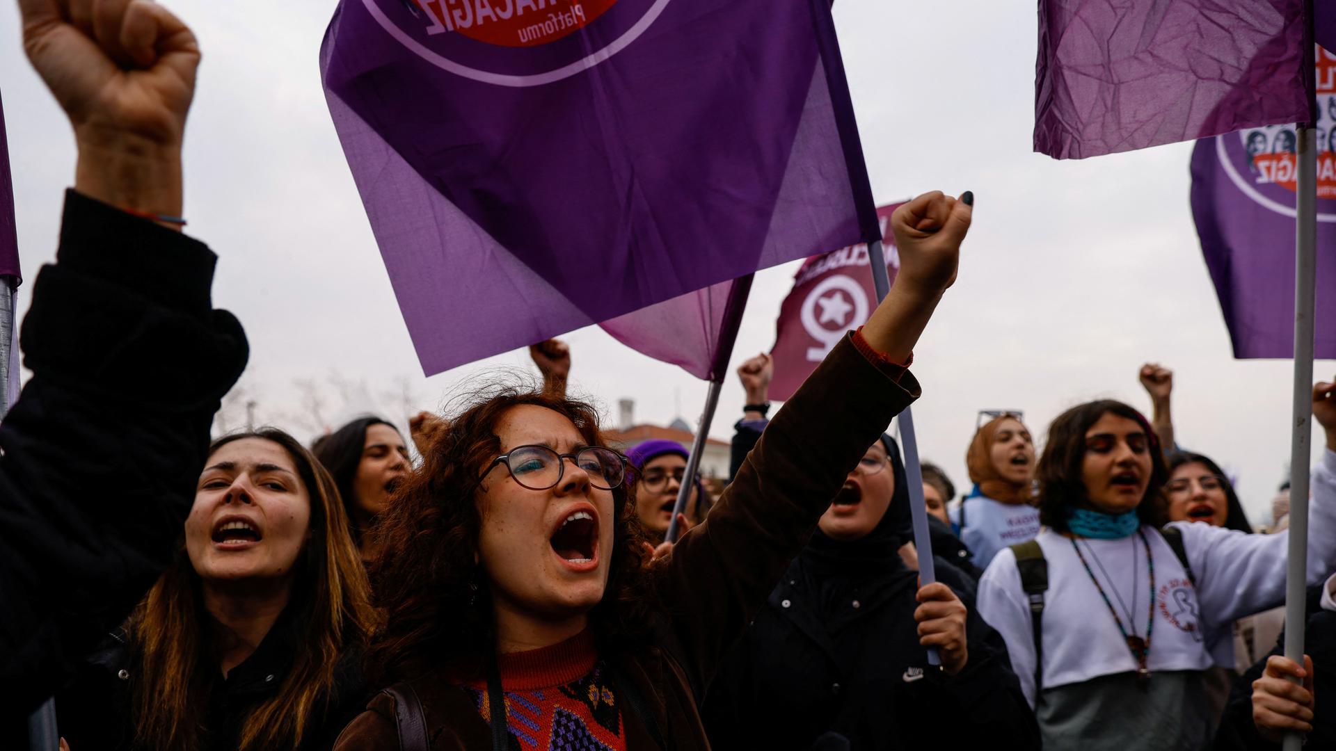 Protestierende Frauen
