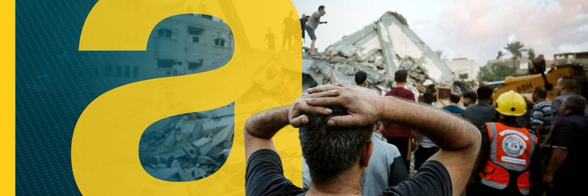 Menschen stehen vor einem Trümmerhaufen. Links ist das "auslandsjournal"-Logo eingeblendet.