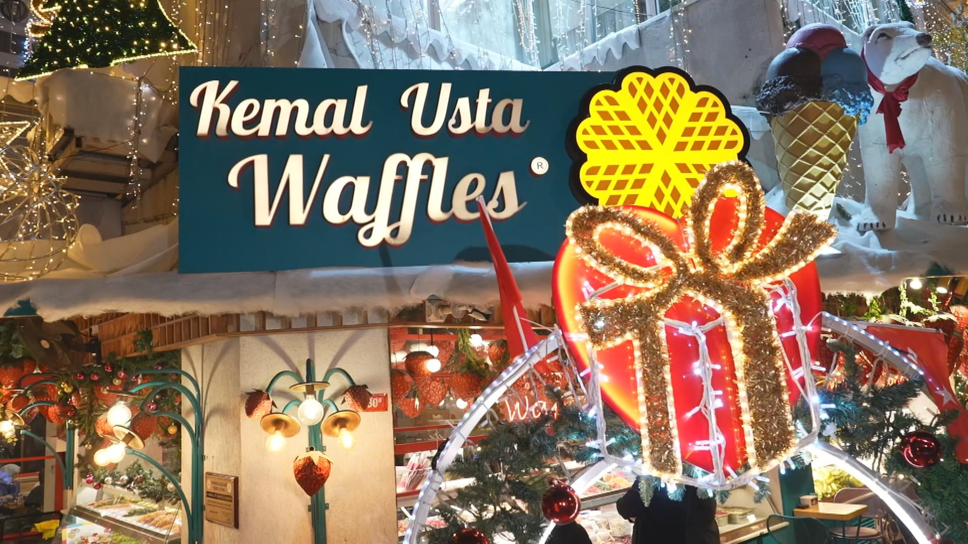 Türkei: Waffelmeister mit Weihnachtsschmuck