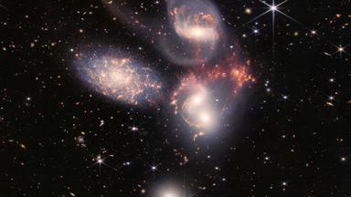 Universum: Aufnahmen von Galaxien mit dem James Webb Teleskop