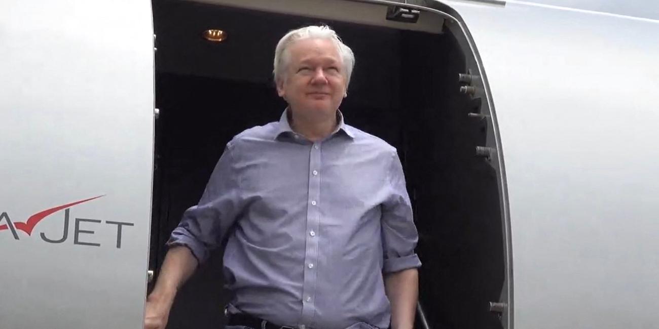 TOPSHOT-US-COURT-ASSANGE