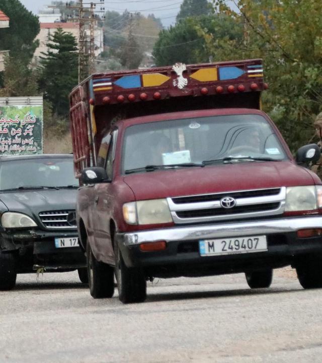Auch nach Beginn der Feuerpause zwischen Israel und der Hisbollah ist die Anspannung groß, die Kämpfe könnten jederzeit wieder losgehen. Erste Geflüchtete kehren zurück.